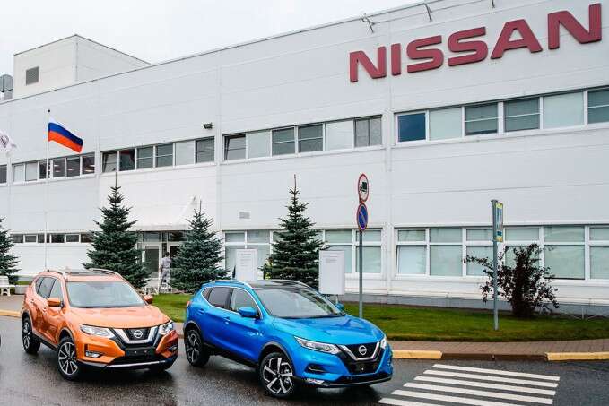 Nissan зупиняє роботу на заводах в РФ