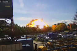 Щоб ніхто не брехав: Зеленський показав відео влучання ракети у Кременчук
