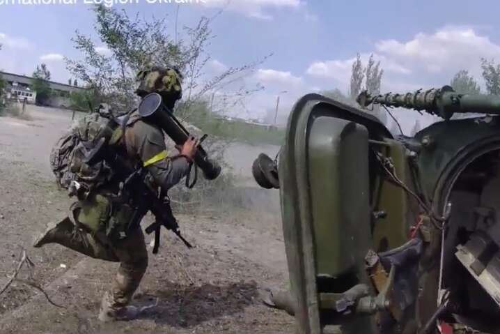 Интернациональный легион показал, как идут бои в Северодонецке (видео)