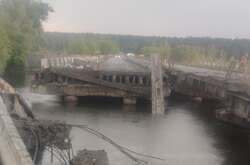За попередньою інформацією, блискавка влучила в опору моста, де знаходилась міна