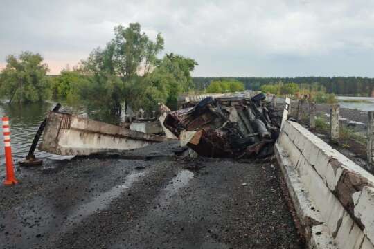 Вибух на мосту під Києвом: з’явилися фото з місця інциденту 