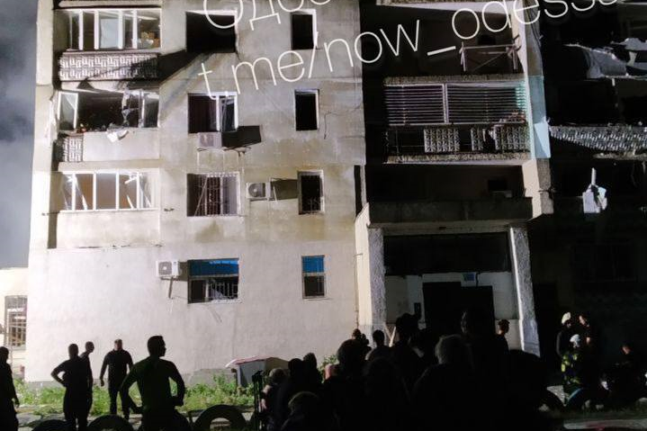 Ракетний удар по Одещині: перші фото та відео з місця подій