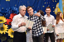 Ющенко приїхав на випускний в Черкаси (фото)