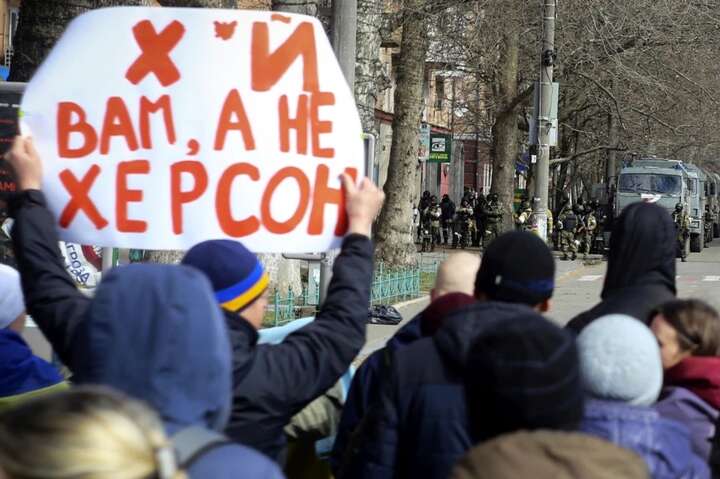 Московські чиновники бояться працювати без охорони на окупованих територіях – розвідка