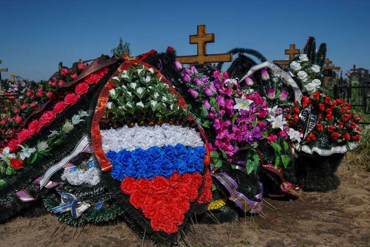 Як оселедці в бочці. У Ростові виник скандал із могилами загиблих солдат