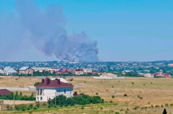 Над Чернобаевкой виднеется столб густого дыма