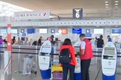 Головний аеропорт Франції скасував десятки рейсів