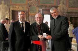 Ватикан представил серебряную монету, посвященную Украине