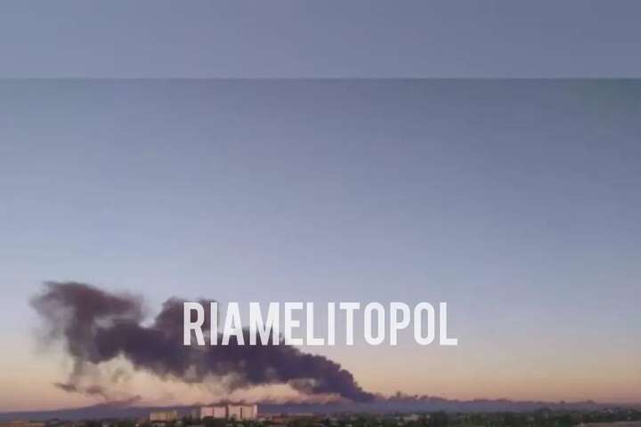 Удар по базі окупантів у Мелітополі потрапив на відео