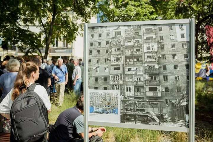 Поляки відкрили сквер Героїчного Маріуполя біля консульства РФ
