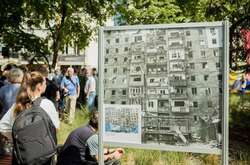 Поляки відкрили сквер Героїчного Маріуполя біля консульства РФ