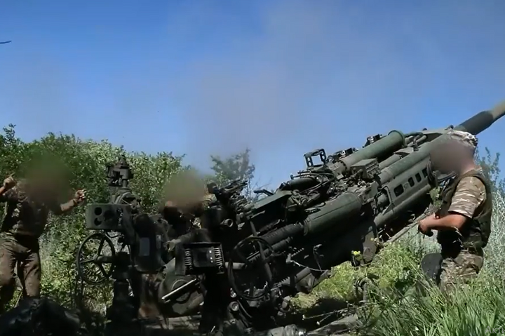 Генштаб ЗСУ показав як наші бійці знищують ворога гаубицями М777 (відео)