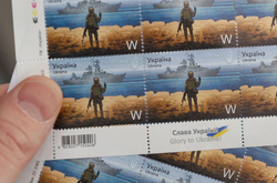 У Латвії чоловік придбав&nbsp;українську марку&nbsp;&laquo;Російський військовий корабель, йди&hellip;!&raquo;&nbsp;за 1500 євро