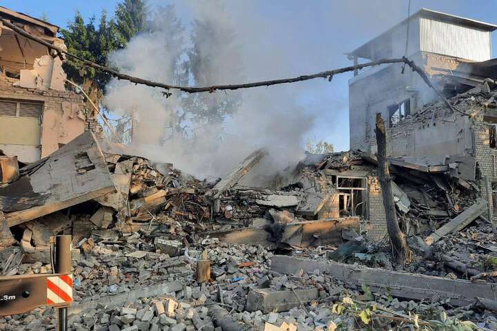 Харківщина: окупанти зруйнували школу, в області багато пожеж (фото)