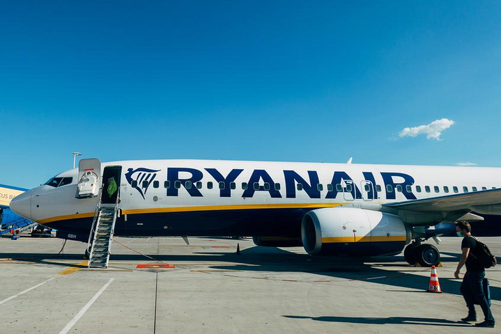 Лоукостер Ryanair отказывается от политики дешевых билетов