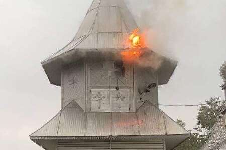На Буковині блискавка вдарила в церкву Московського патріархату (фото)