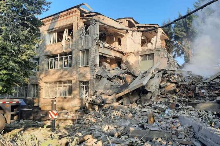 Окупанти знищили місцеву школу у Харкові (фото)