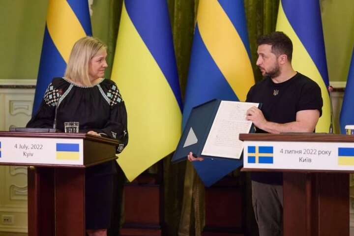 Прем'єрка Швеції зробила Зеленському подарунок, який викликав істерику в росіян