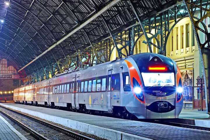 «Укрзалізниця» запускає ще один поїзд до Львова