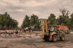Окупанти вивезли до Донецька головний фонтан Маріуполя (відео)