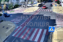 Аварія в Києві: автівки на швидкості втаранилися посеред перехрестя (відео)