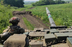 Украинские защитники бьют по опорным пунктам врага