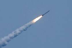 Російські ракети пошкодили причал Зміїного