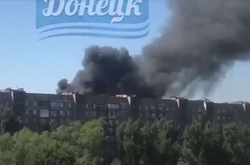 В оккупированном Донецке горит склад оружия рашистов (видео)