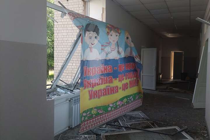 Росіяни обстріляли у Харкові школу для дітей із вадами зору (фото) 