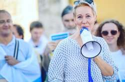 Россиянка Лазарева объяснила, почему «грязь и фекалии внутри россиян» – это хорошо