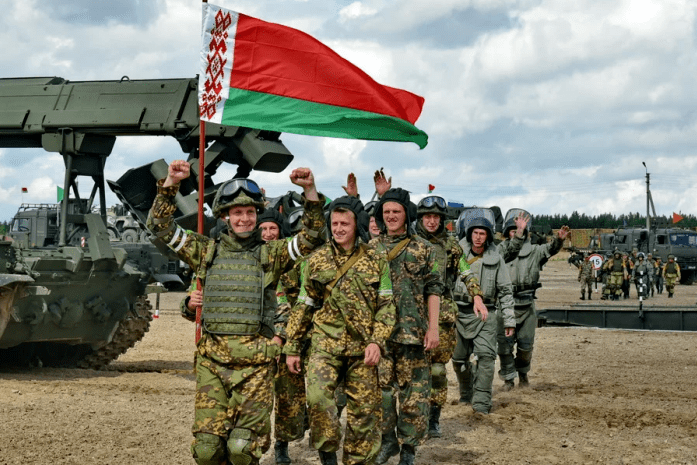 Білорусь знову продовжила військові навчання