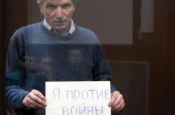 У Москві депутат постав перед судом за згадку про війну