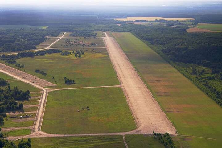 Оприлюднено супутникові знімки аеродрому, який Лукашенко віддав РФ