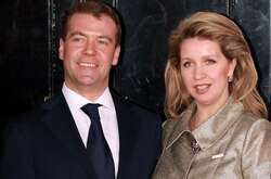 В сети обсуждают расставание Медведева с женой