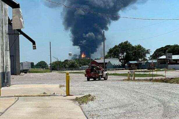 У США велика пожежа через вибух на газовому заводі