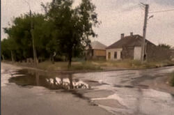 На вулицях Маріуполя утворилися ріки після марних намагань окупантів відновити водопостачання