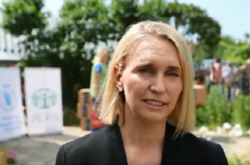 Посол США посетила поселок Киевской области (видео)