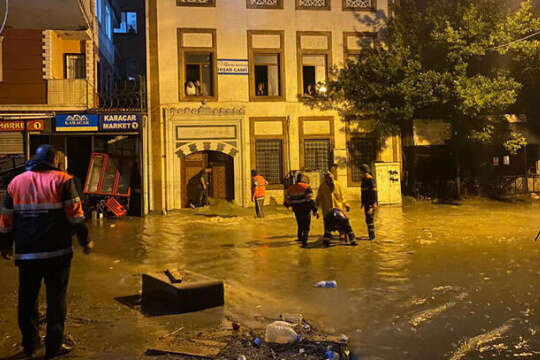 Повінь у Стамбулі: затоплено понад 130 житлових будинків (фото)