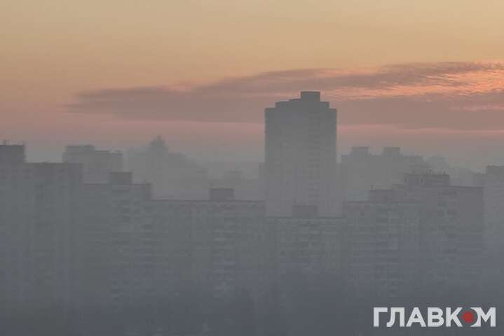 Київ зранку накрив смог 