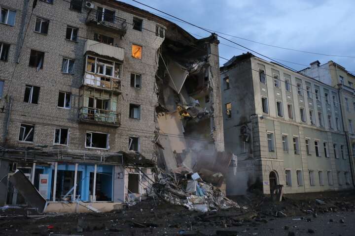 Уночі Харків тричі зазнав ракетного удару: фото наслідків