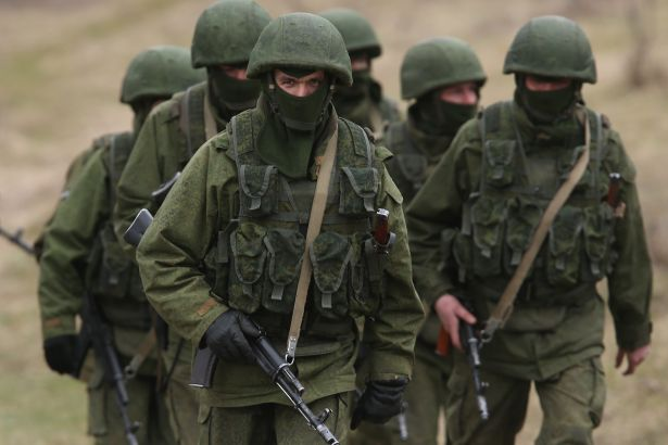 В окупованому Криму побили російського військового зі Z-свастикою