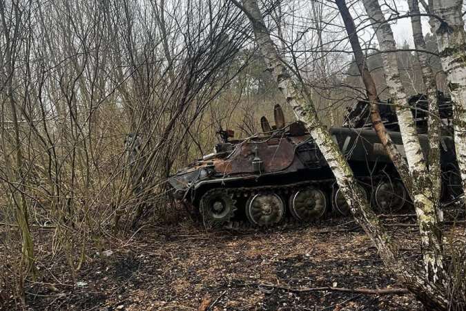 На Херсонщині військові виявили танк та БТР, які кинули окупанти