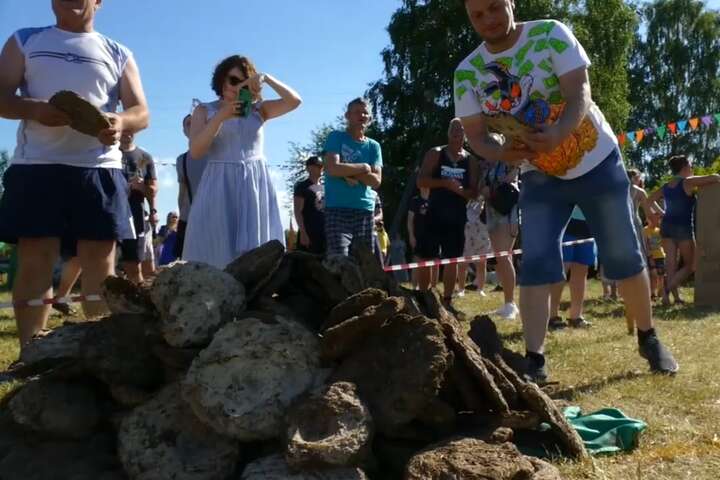 У Росії обрали найкращого метальника коров'ячого гною (відео)