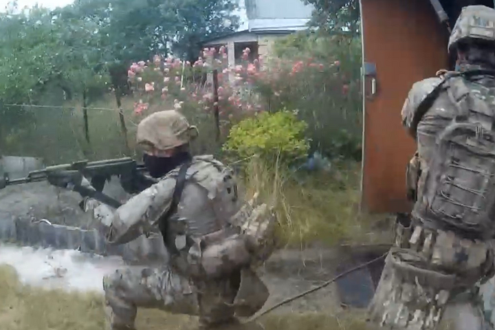 Военные разгромили тюрьму оккупантов: видео освобождения украинцев