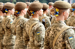 Военный учет: женщины каких профессий обязаны обратиться в центры комплектации