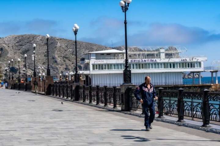 Окупанти визнали, що зірвали туристичний сезон в Криму   
