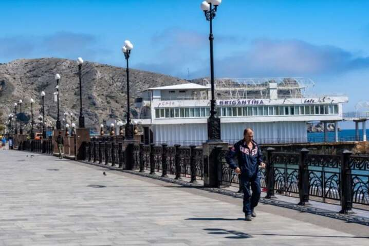 Оккупанты признали, что сорвали туристический сезон в Крыму