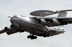 Літак застосовують для супроводження повітряних цілей