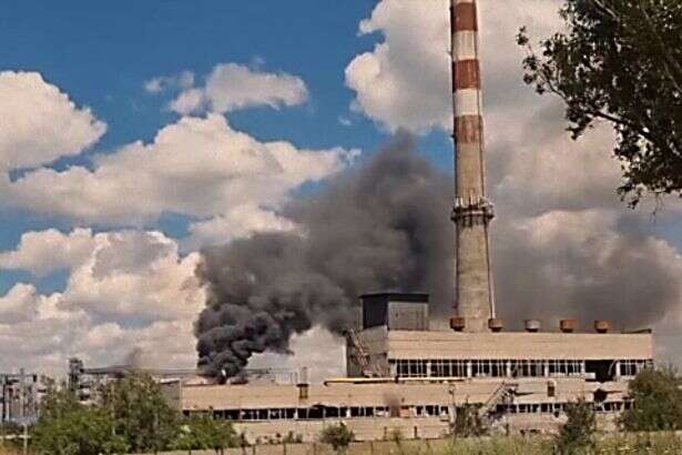 У Маріуполі горить завод «Сателіт» (відео)
