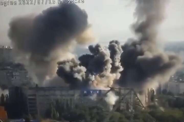 Удар по Миколаєву: Кім опублікував відео вибуху університету